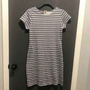 Short sleeved dress